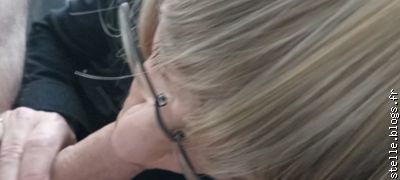 Femme à lunettes